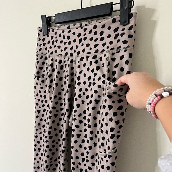 Gilly Hicks Find Your Happy Place Brown Leopard Print Pocket High Rise Leggings - Picture 7 of 12